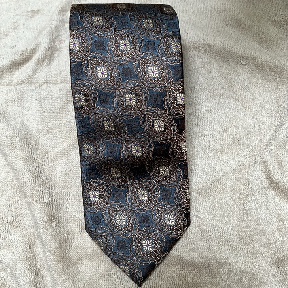 CANALI, 100% silk tie, 60” long.